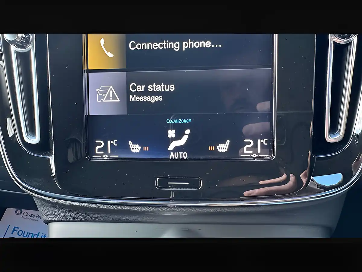 Used 2019 Volvo XC40 Inscription Denim Blue - Interior and Exterior details 9
