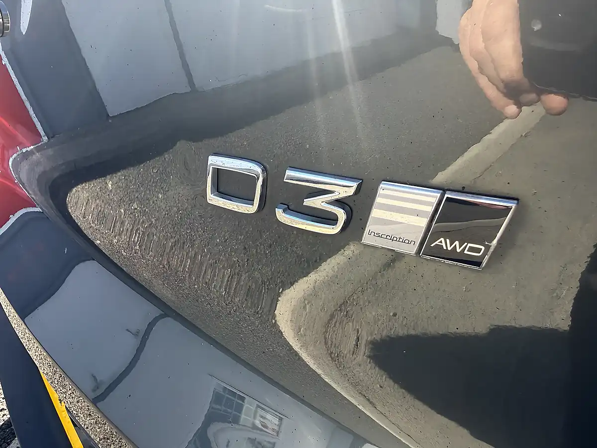 Used 2019 Volvo XC40 Inscription Pine Grey - Interior and Exterior details 13