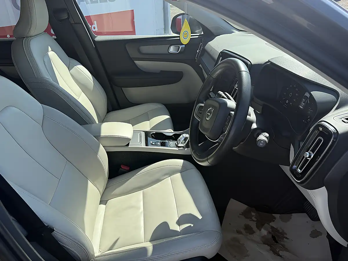 Used 2019 Volvo XC40 Inscription Pine Grey - Interior and Exterior details 16