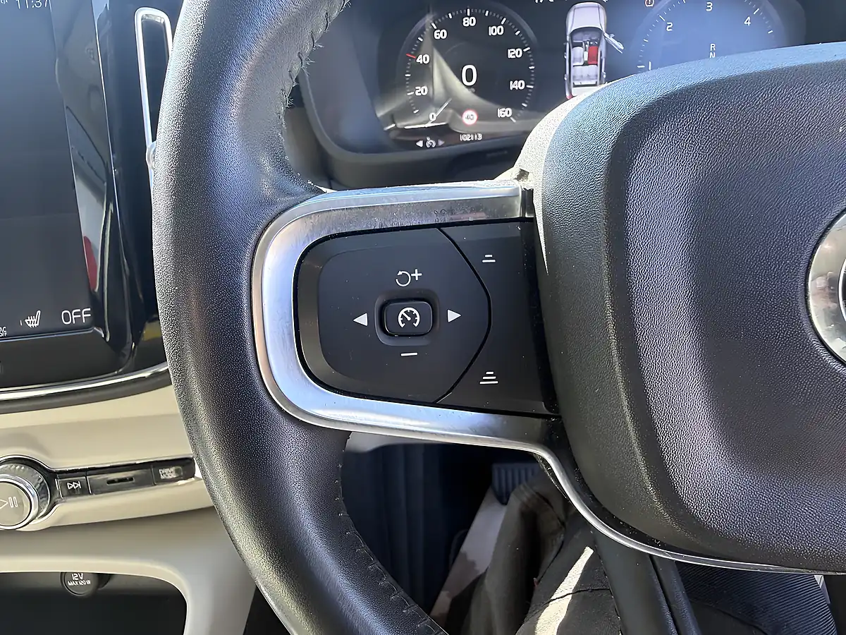 Used 2019 Volvo XC40 Inscription Pine Grey - Interior and Exterior details 20