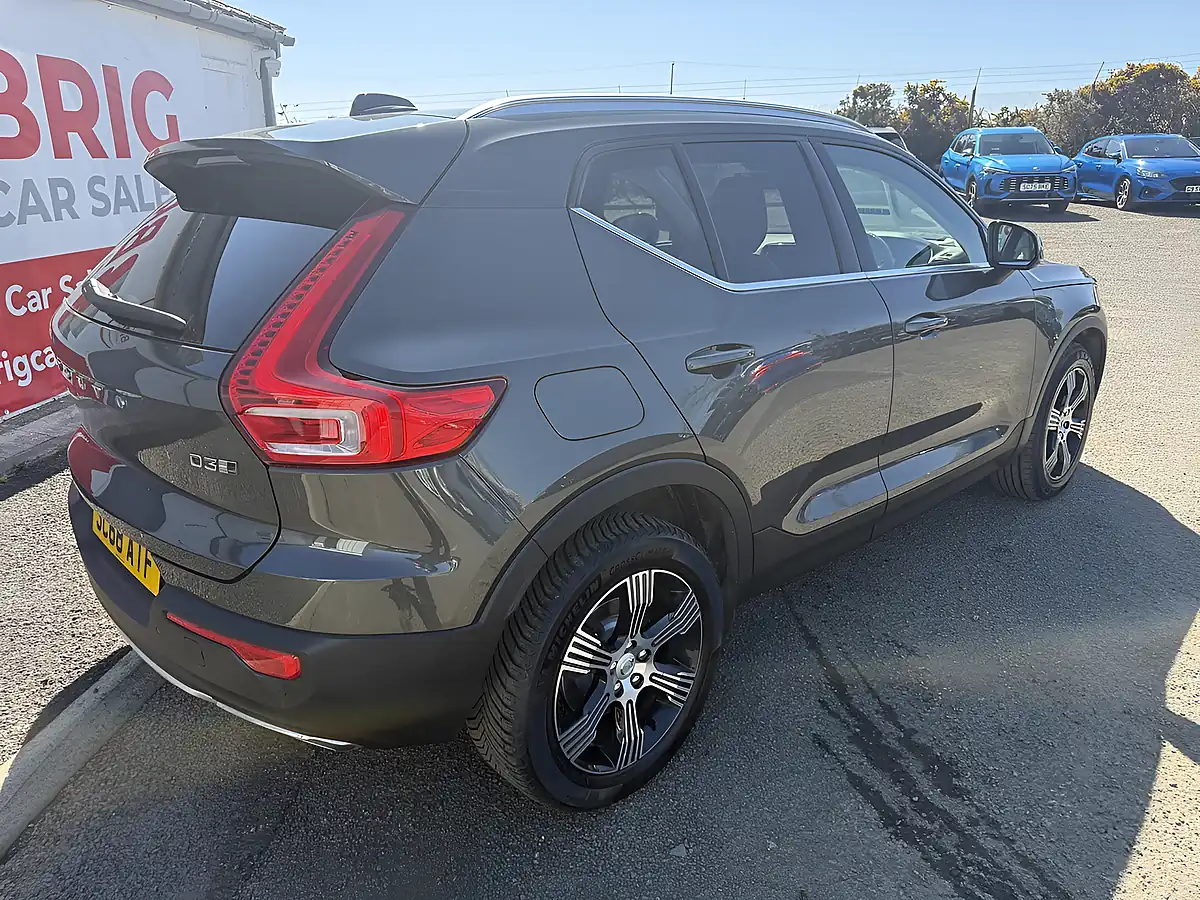 Used 2019 Volvo XC40 Inscription Pine Grey - Interior and Exterior details 9