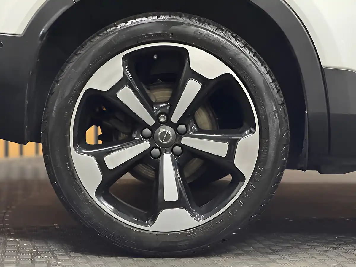Used 2019 Volvo XC40 Inscription Pro Crystal White - Interior and Exterior details 10
