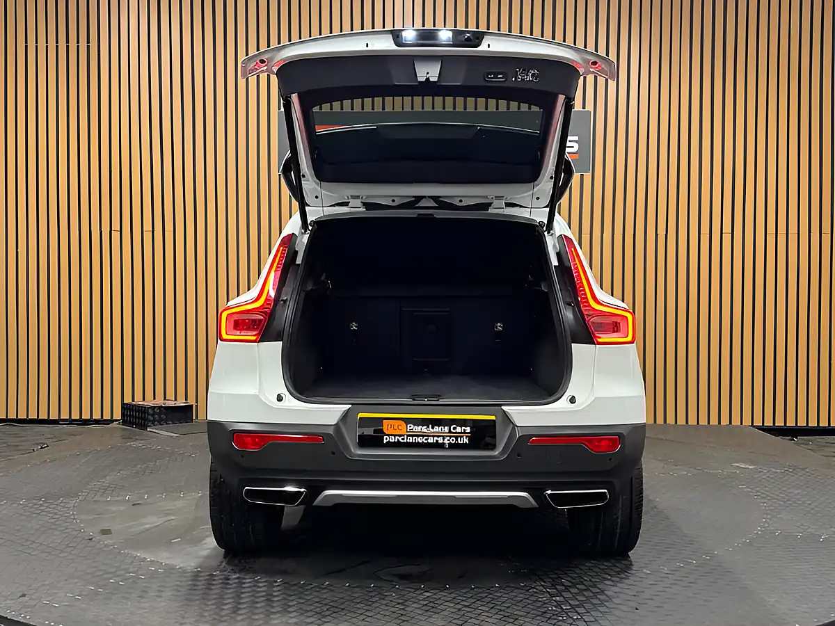 Used 2019 Volvo XC40 Inscription Pro Crystal White - Interior and Exterior details 5