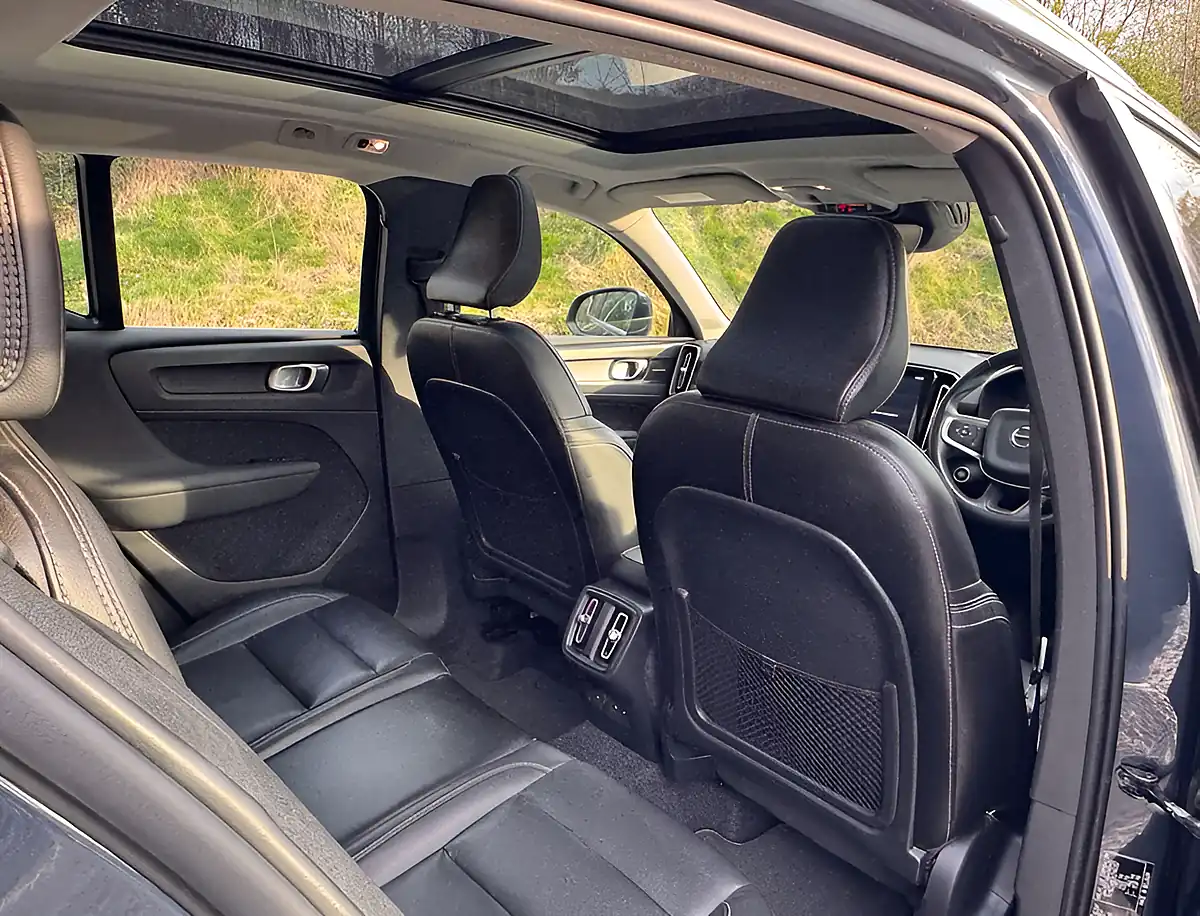 Used 2019 Volvo XC40 Inscription Pro Denim Blue - Interior and Exterior details 14