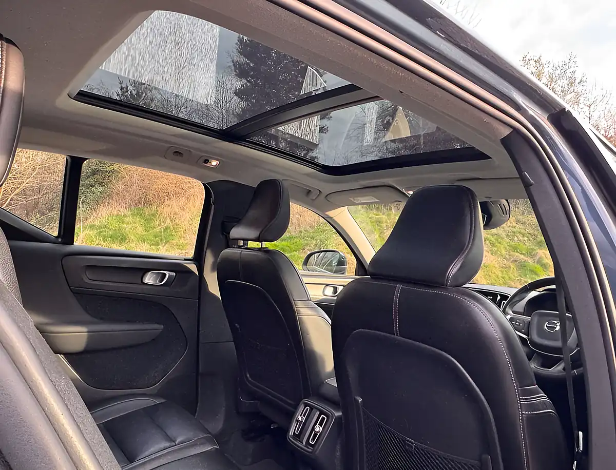 Used 2019 Volvo XC40 Inscription Pro Denim Blue - Interior and Exterior details 15