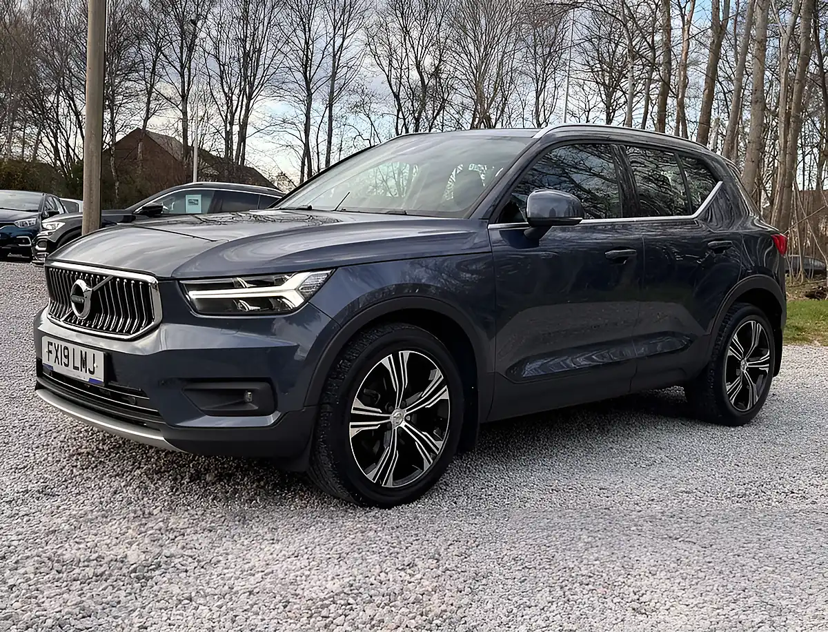 Used 2019 Volvo XC40 Inscription Pro Denim Blue - Interior and Exterior details 5