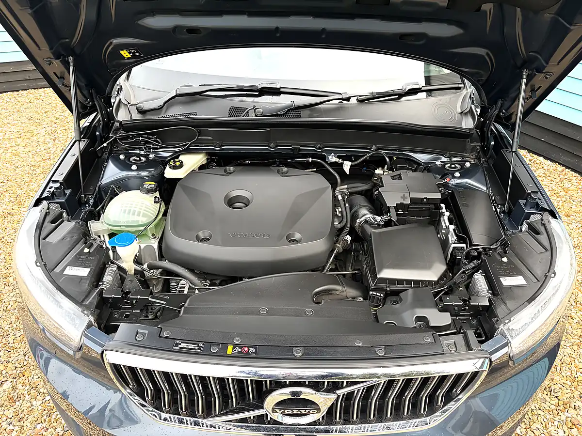 Used 2019 Volvo XC40 Inscription Pro Denim Blue - Interior and Exterior details 10