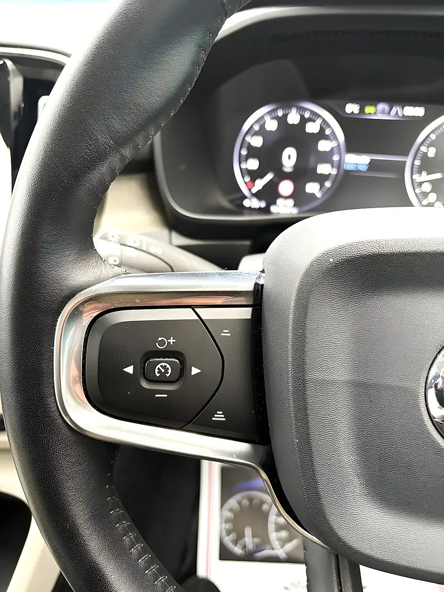 Used 2019 Volvo XC40 Inscription Pro Denim Blue - Interior and Exterior details 14