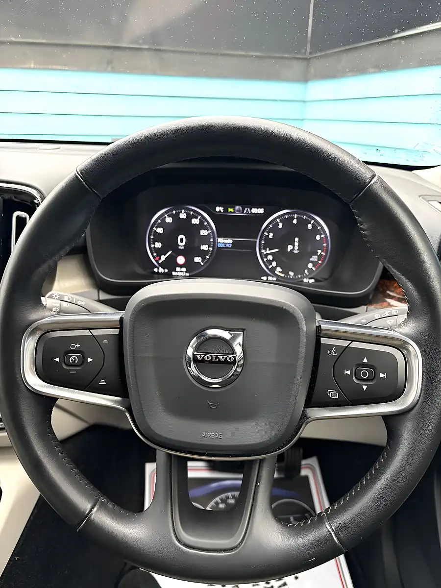 Used 2019 Volvo XC40 Inscription Pro Denim Blue - Interior and Exterior details 15