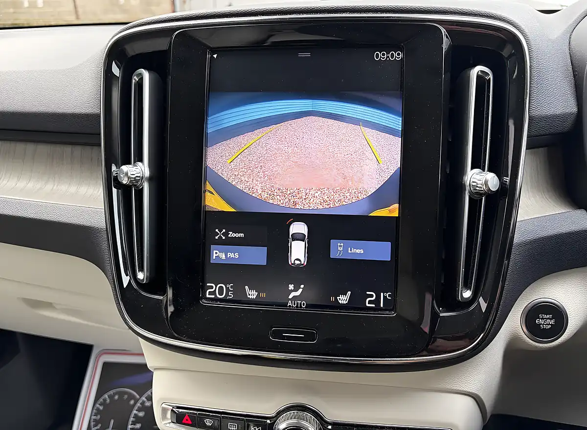 Used 2019 Volvo XC40 Inscription Pro Denim Blue - Interior and Exterior details 17