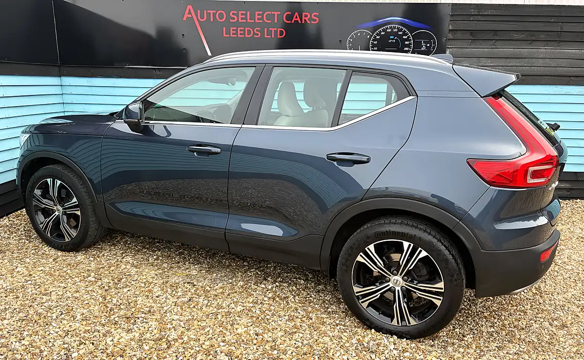 Used 2019 Volvo XC40 Inscription Pro Denim Blue - Interior and Exterior details 3