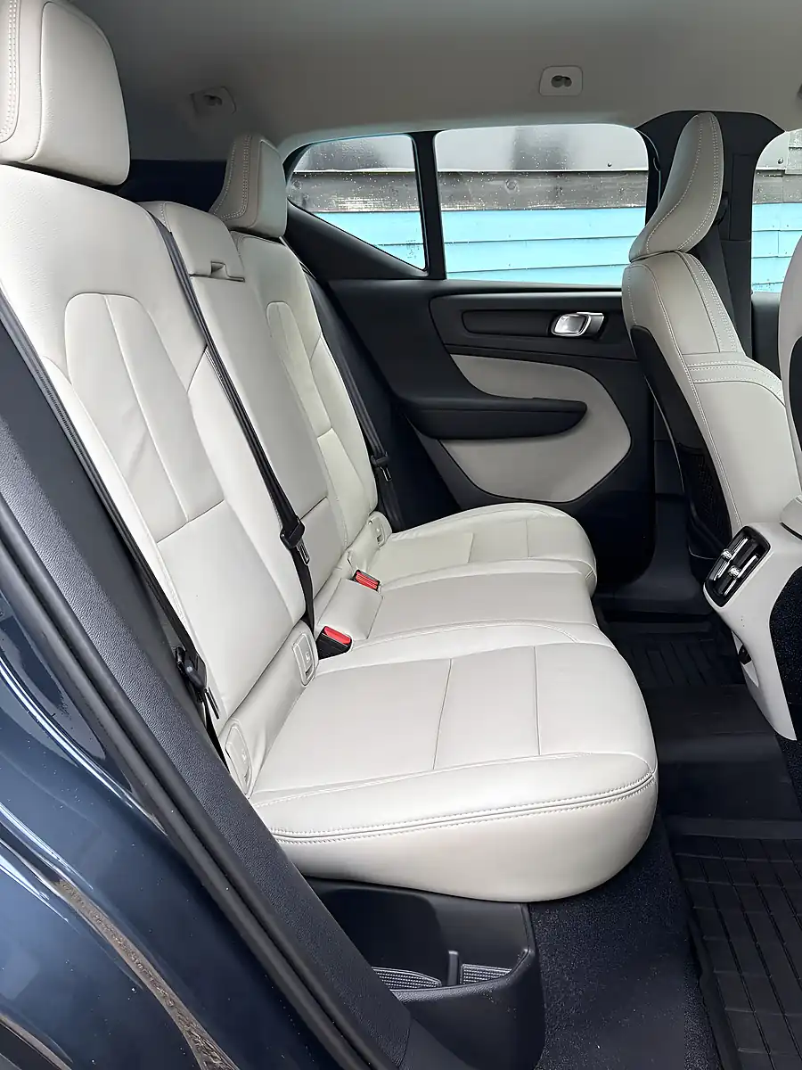 Used 2019 Volvo XC40 Inscription Pro Denim Blue - Interior and Exterior details 7