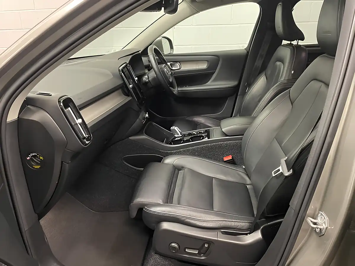Used 2019 Volvo XC40 Inscription Pro Grey - Interior and Exterior details 10