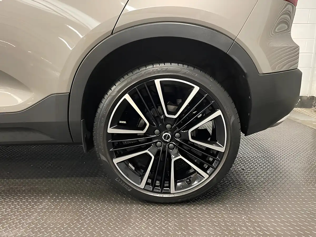 Used 2019 Volvo XC40 Inscription Pro Grey - Interior and Exterior details 7