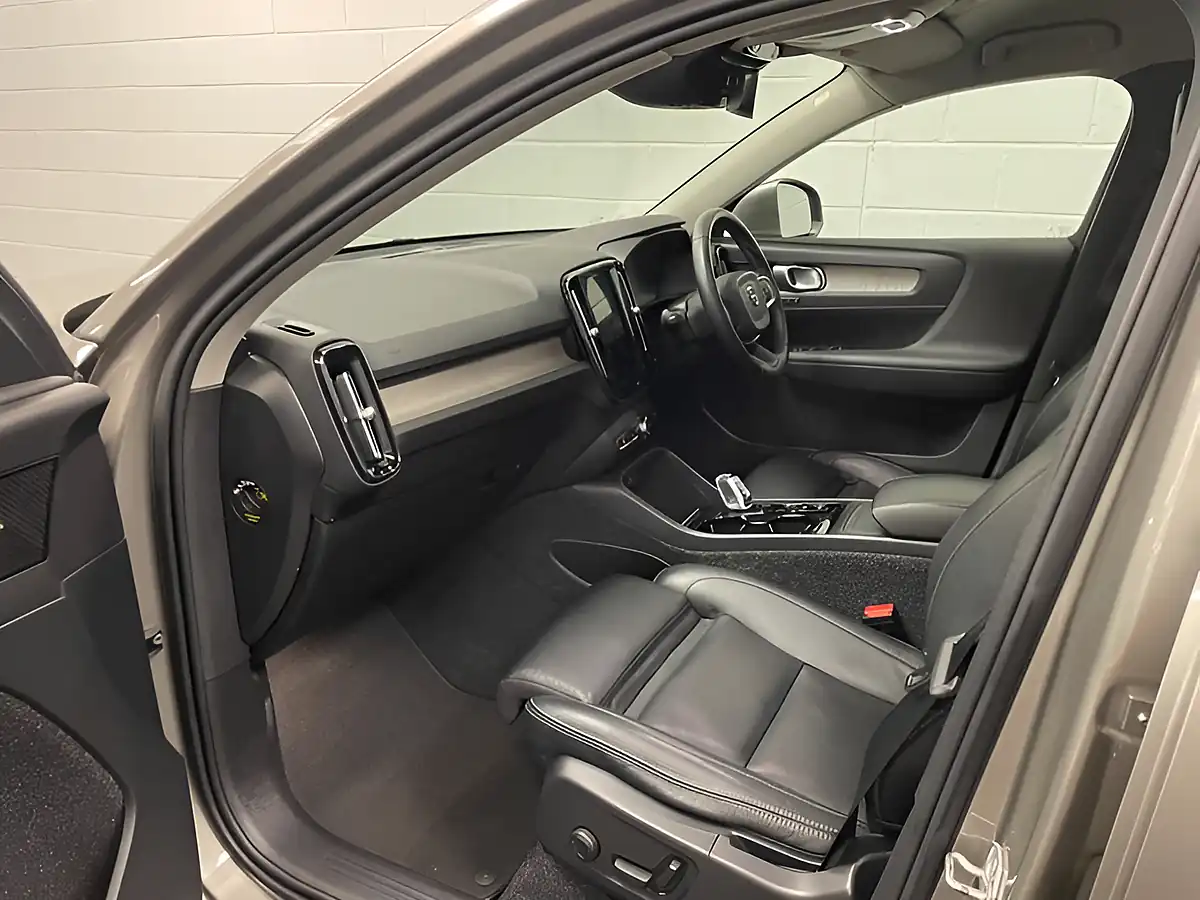 Used 2019 Volvo XC40 Inscription Pro Grey - Interior and Exterior details 9