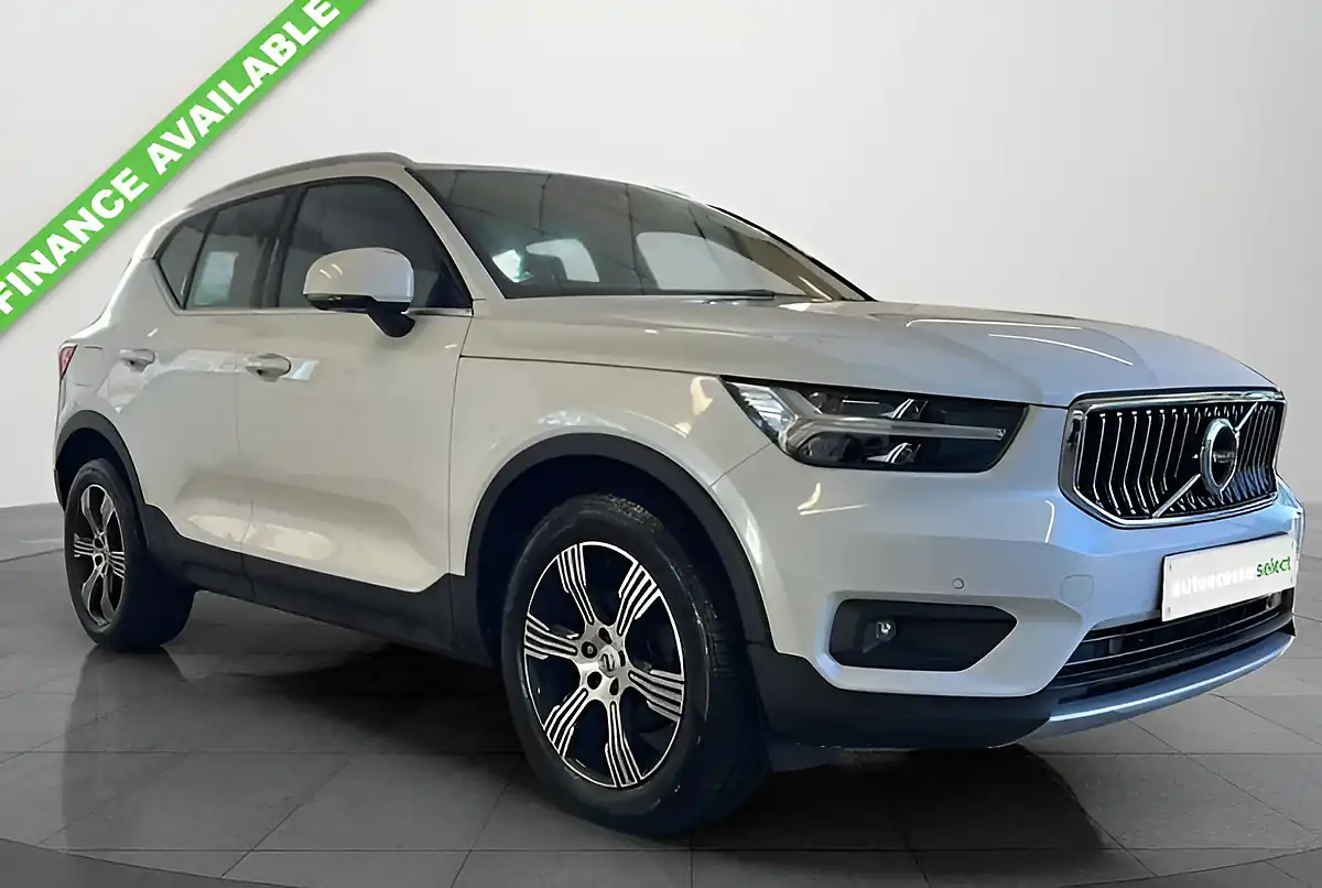 Used 2019 Volvo XC40 Inscription White - Front View