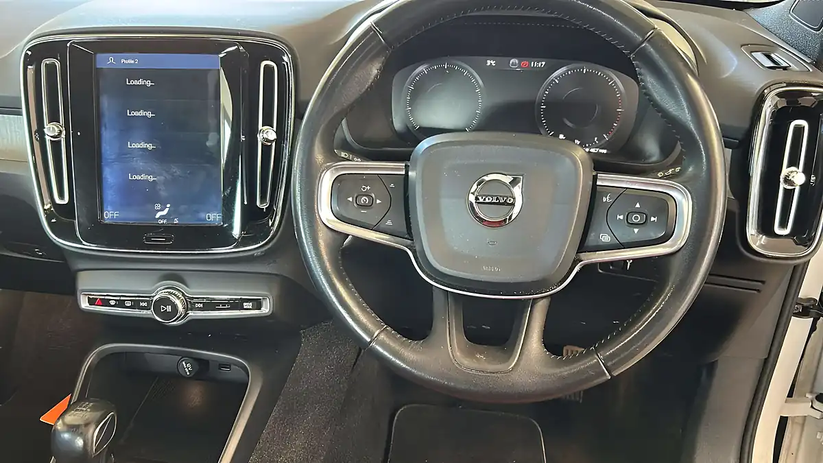 Used 2019 Volvo XC40 Inscription White - Interior and Exterior details 10