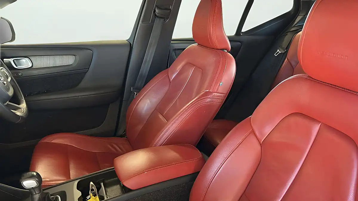Used 2019 Volvo XC40 Inscription White - Interior and Exterior details 11