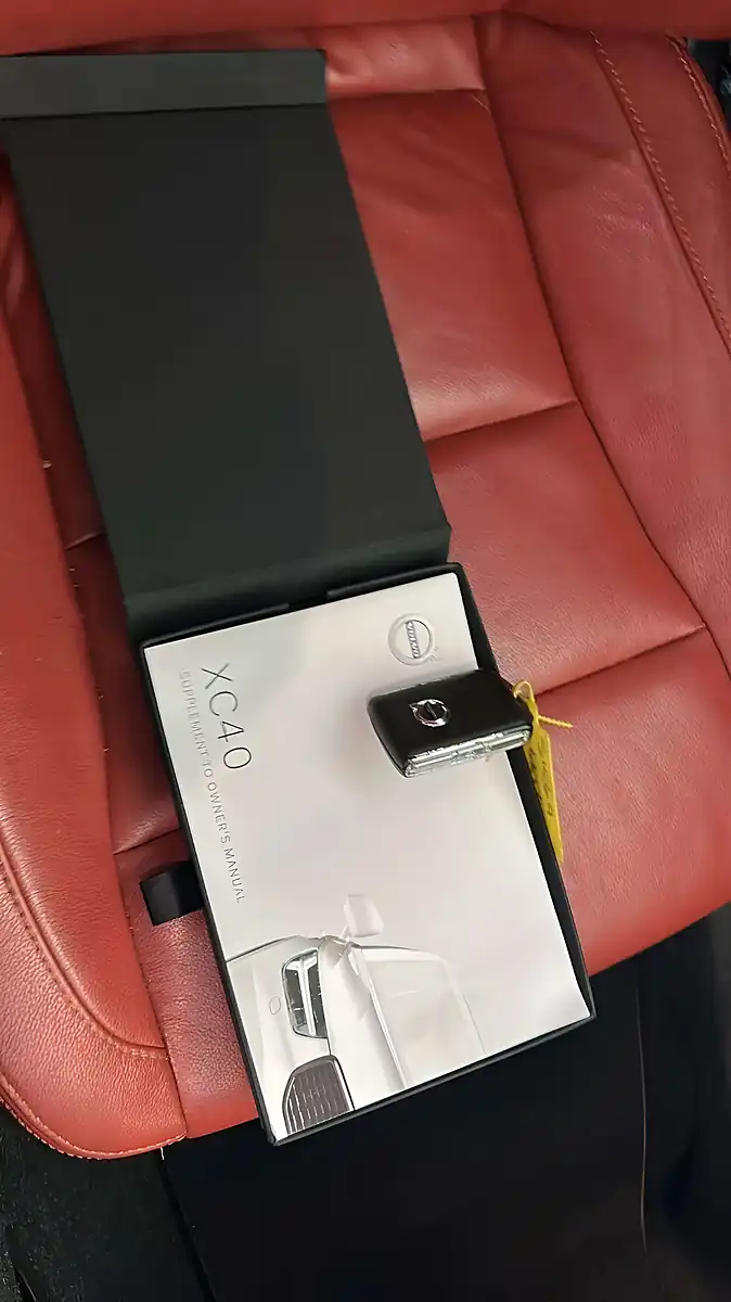 Used 2019 Volvo XC40 Inscription White - Interior and Exterior details 17