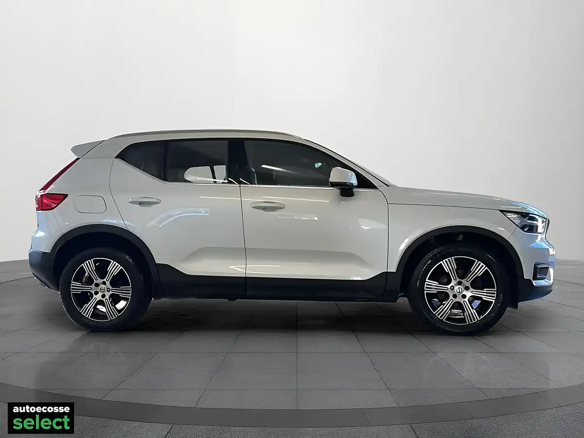Used 2019 Volvo XC40 Inscription White - Interior and Exterior details 5