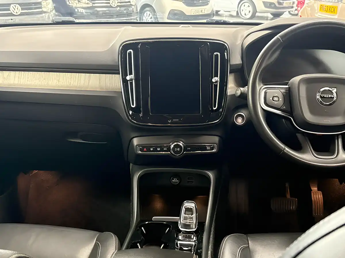 Used 2019 Volvo XC40 Inscription White - Interior and Exterior details 11