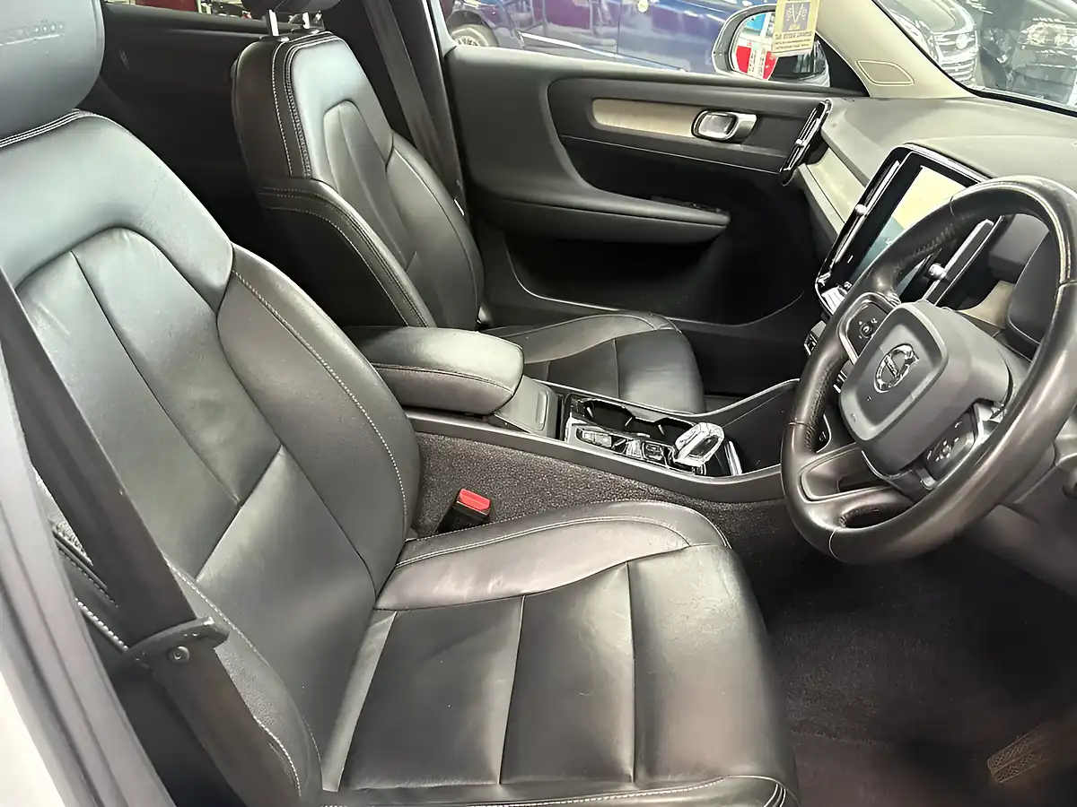Used 2019 Volvo XC40 Inscription White - Interior and Exterior details 12