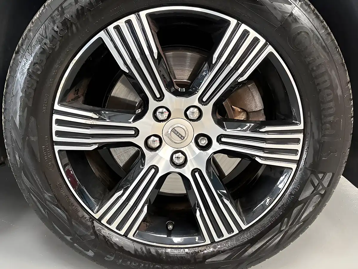 Used 2019 Volvo XC40 Inscription White - Interior and Exterior details 15