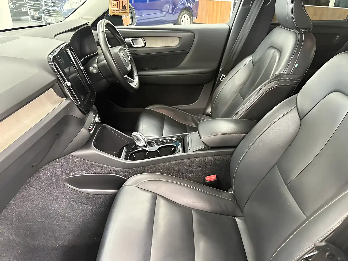 Used 2019 Volvo XC40 Inscription White - Interior and Exterior details 18