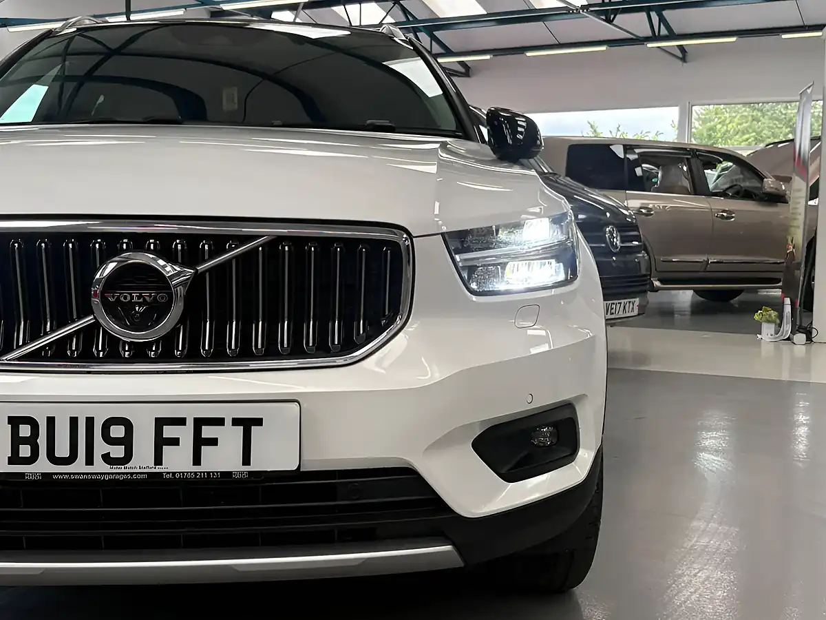 Used 2019 Volvo XC40 Inscription White - Interior and Exterior details 5