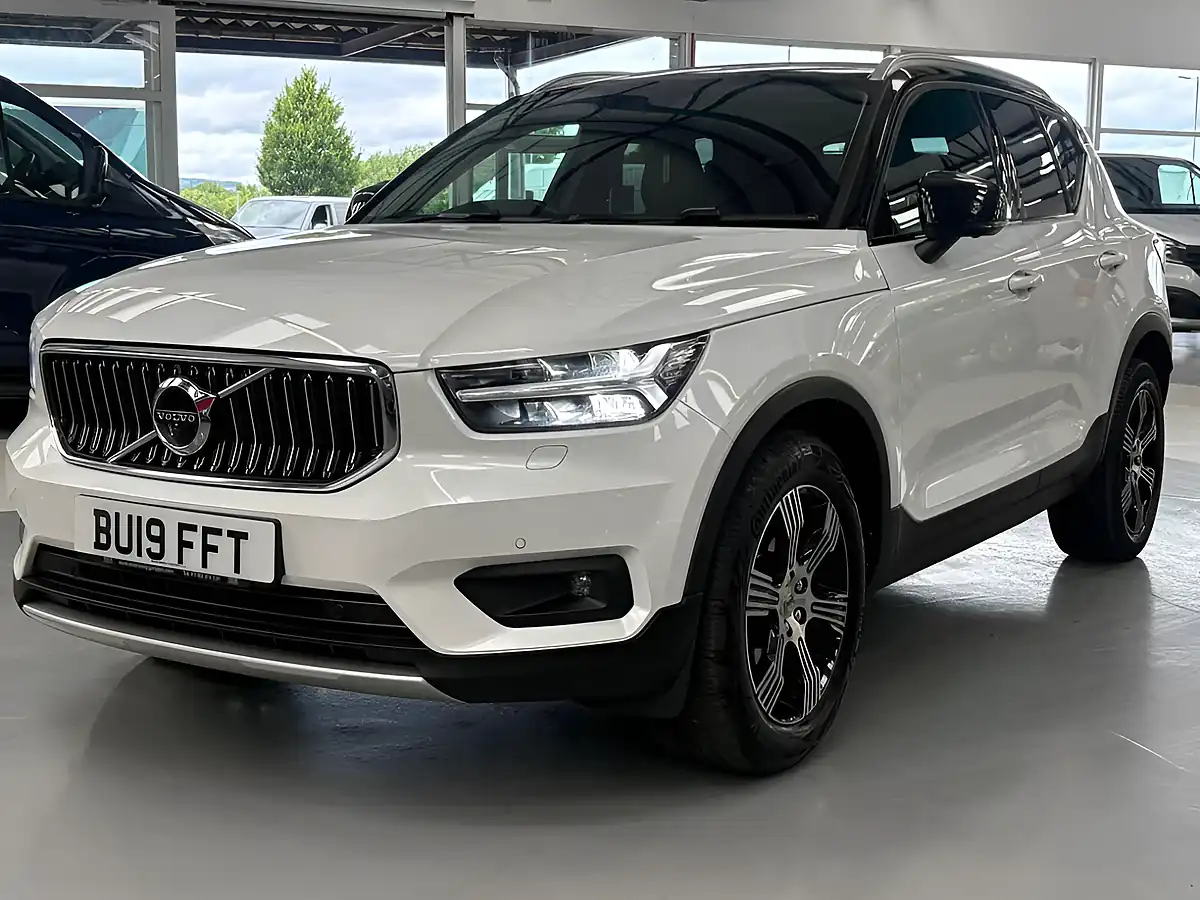 Used 2019 Volvo XC40 Inscription White - Interior and Exterior details 6