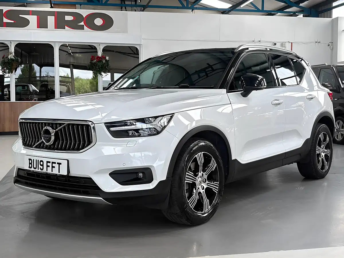 Used 2019 Volvo XC40 Inscription White - Interior and Exterior details 7