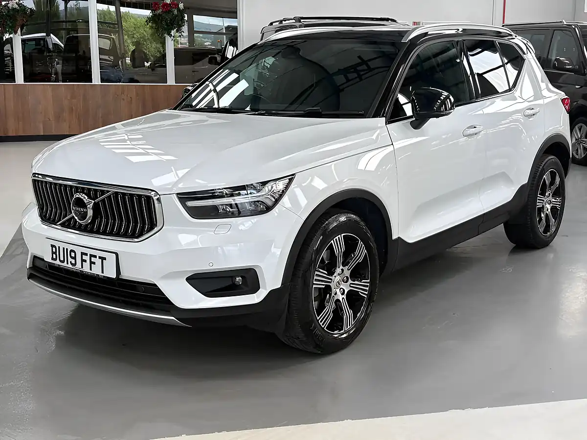 Used 2019 Volvo XC40 Inscription White - Interior and Exterior details 8