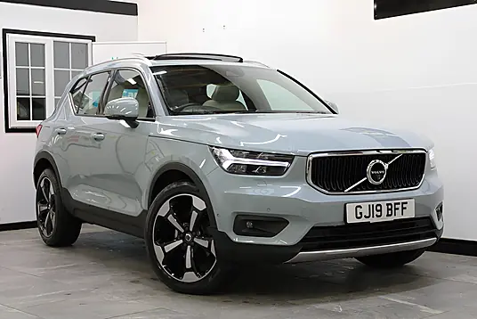 2019 Volvo XC40 T4 Momentum Pro
