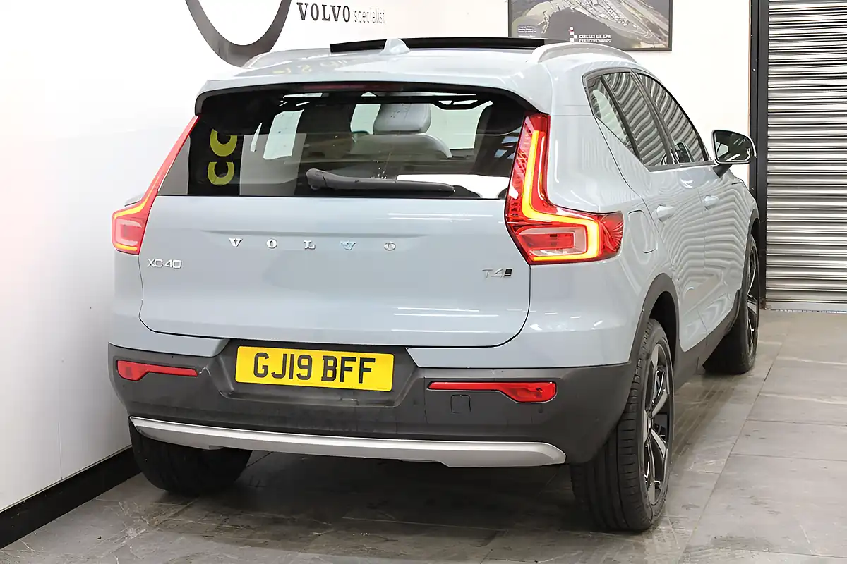 Used 2019 Volvo XC40 Momentum Pro Blue - Interior and Exterior details 10