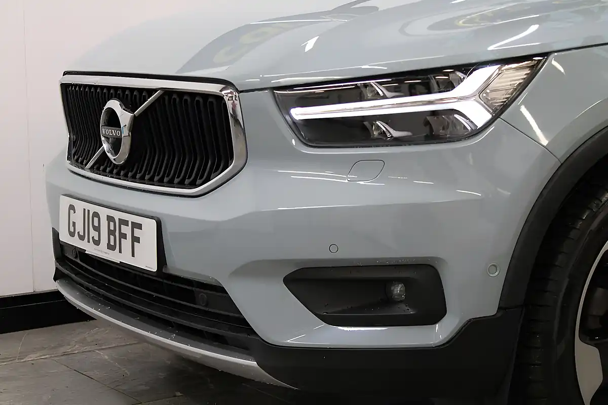 Used 2019 Volvo XC40 Momentum Pro Blue - Interior and Exterior details 13