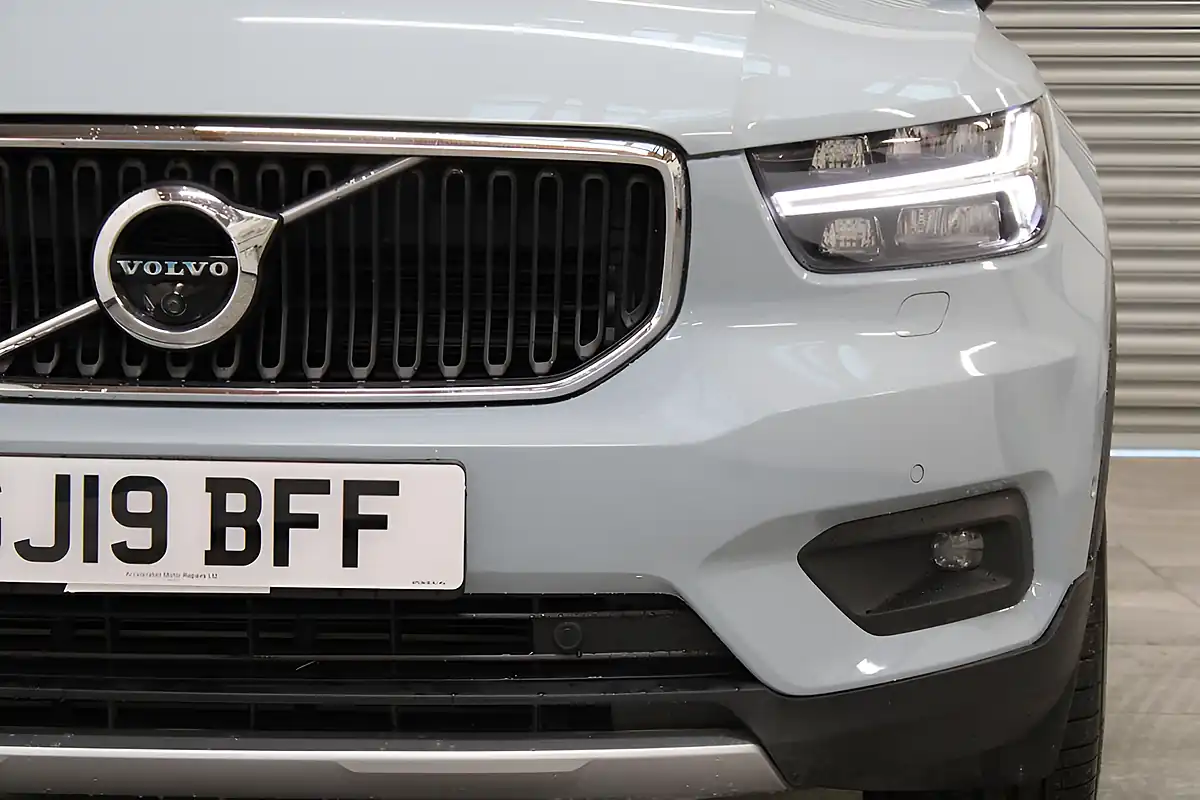Used 2019 Volvo XC40 Momentum Pro Blue - Interior and Exterior details 14