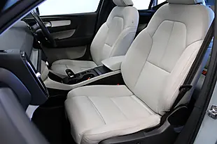 Used 2019 Volvo XC40 Momentum Pro Blue - Interior and Exterior details 15