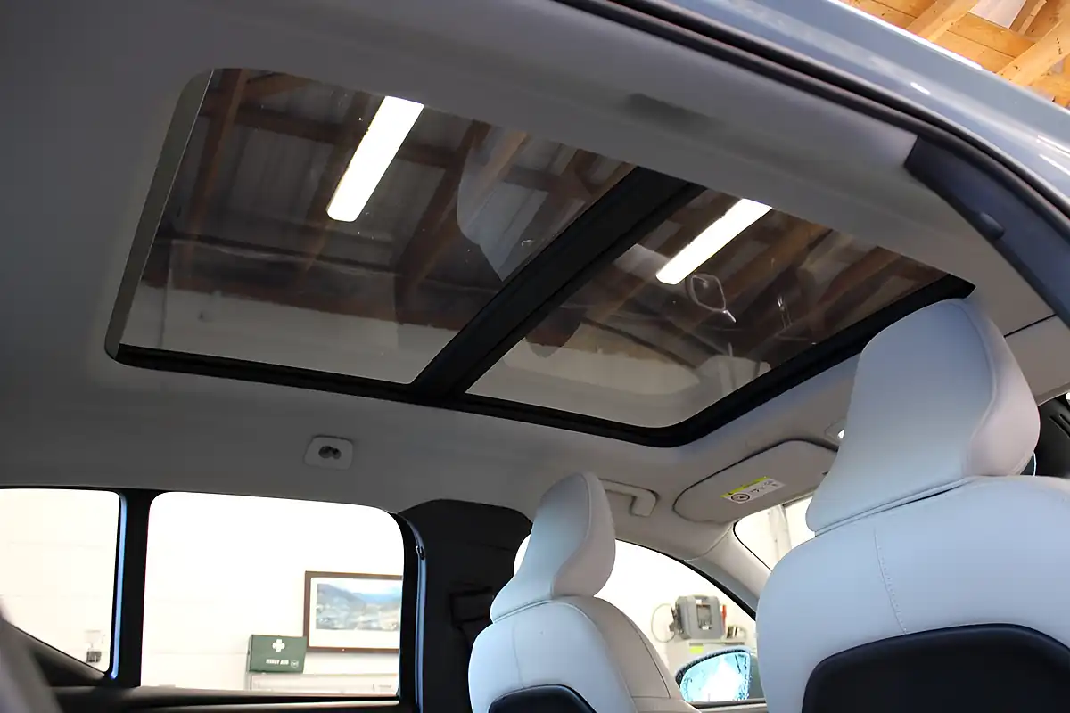 Used 2019 Volvo XC40 Momentum Pro Blue - Interior and Exterior details 19