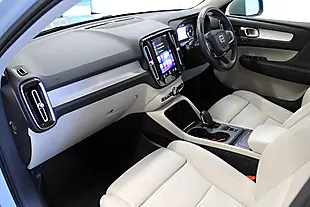 Used 2019 Volvo XC40 Momentum Pro Blue - Interior and Exterior details 2