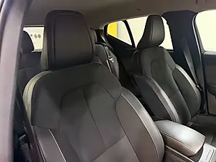 Used 2019 Volvo XC40 Momentum Pro Silver - Interior and Exterior details 10