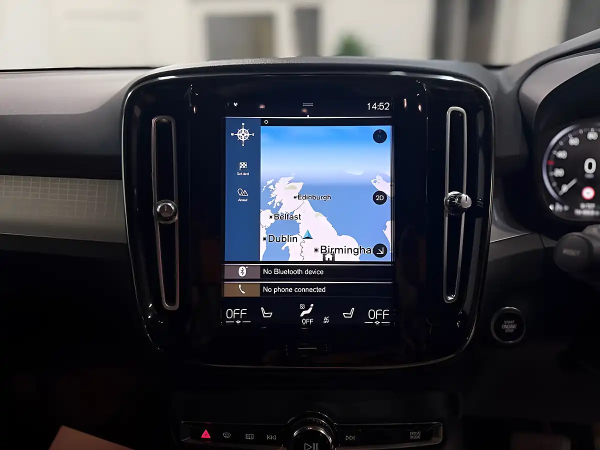 Used 2019 Volvo XC40 Momentum Pro Silver - Interior and Exterior details 13