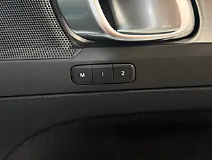 Used 2019 Volvo XC40 Momentum Pro Silver - Interior and Exterior details 15