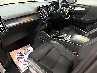 Used 2019 Volvo XC40 Momentum Pro Silver - Interior and Exterior details 16