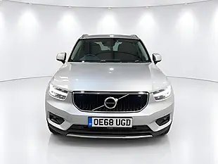 Used 2019 Volvo XC40 Momentum Pro Silver - Interior and Exterior details 3