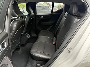 Used 2019 Volvo XC40 Momentum Silver - Interior and Exterior details 16
