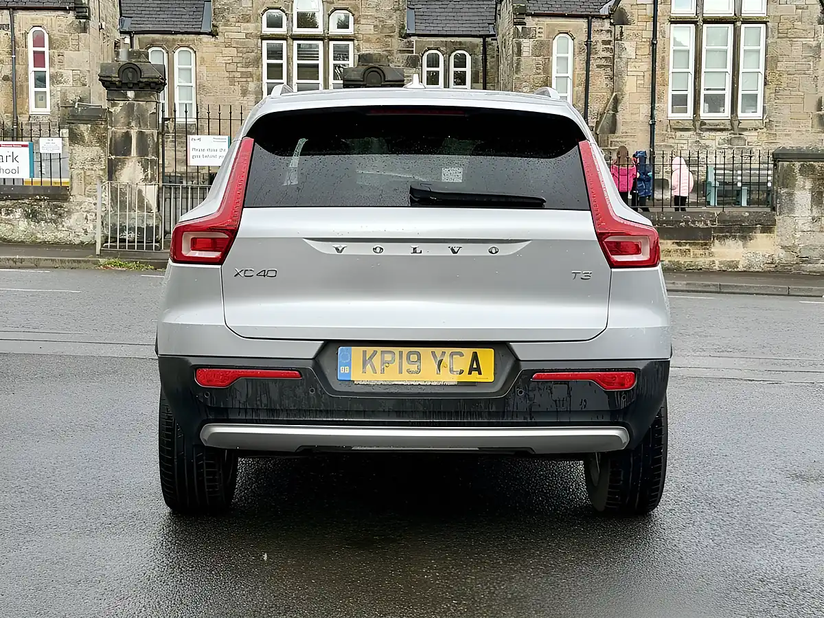Used 2019 Volvo XC40 Momentum Silver - Interior and Exterior details 18