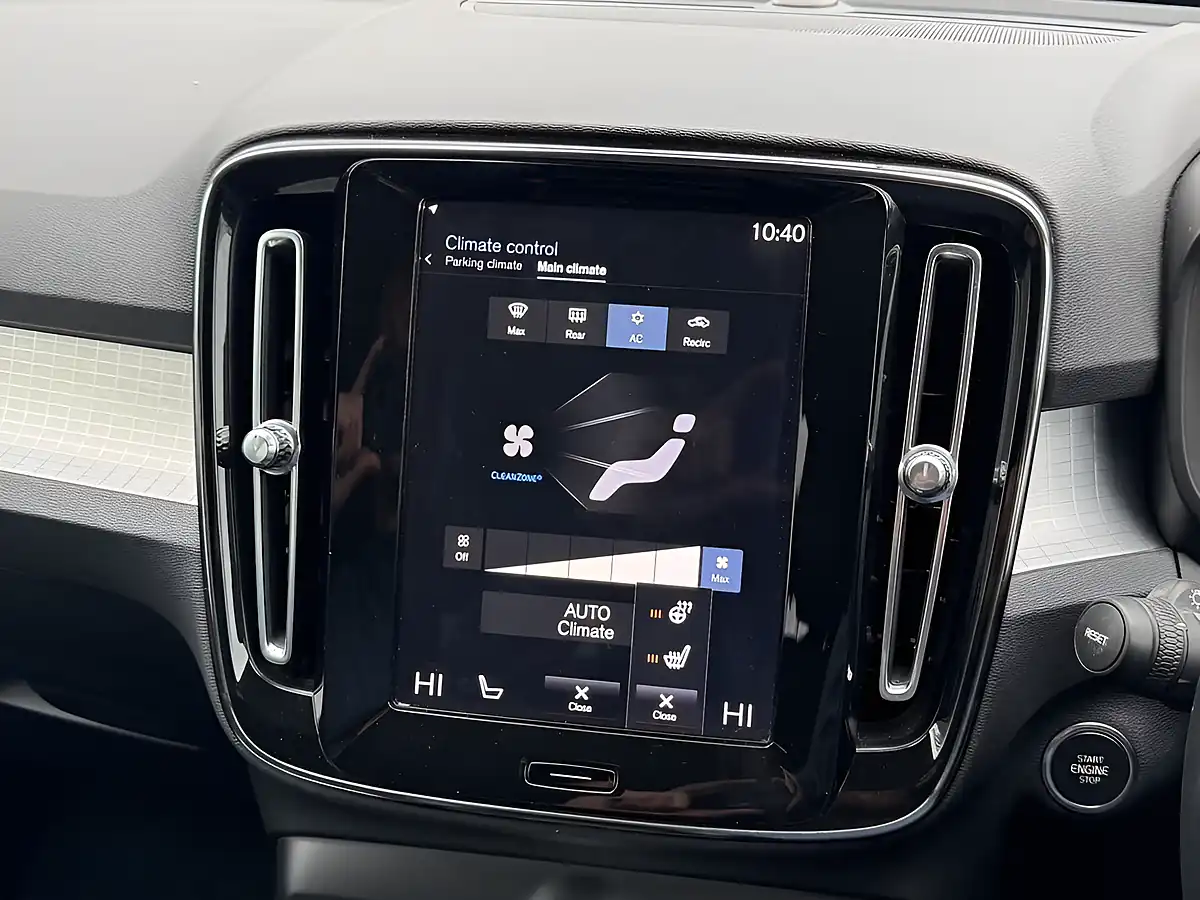 Used 2019 Volvo XC40 Momentum Silver - Interior and Exterior details 6