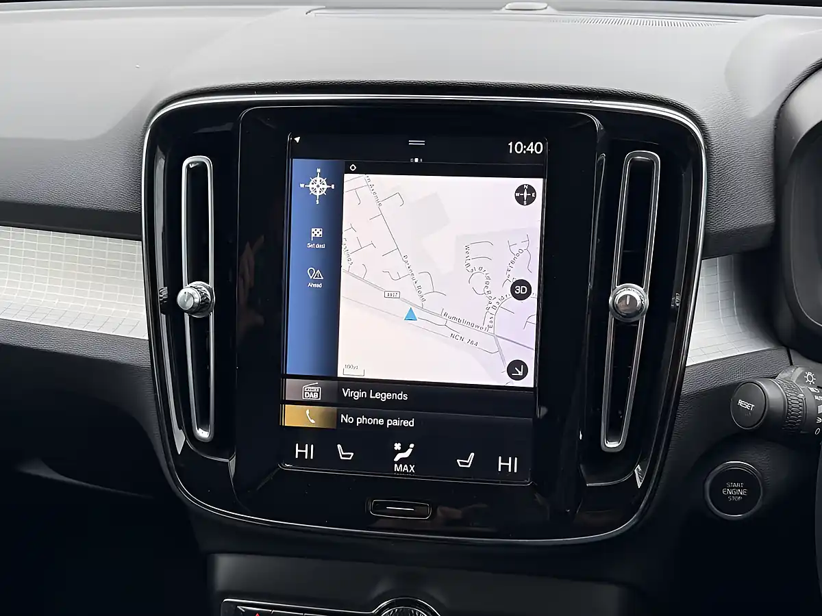 Used 2019 Volvo XC40 Momentum Silver - Interior and Exterior details 7