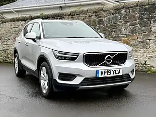 Used 2019 Volvo XC40 Momentum Silver - Interior and Exterior details 9
