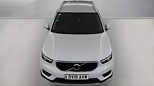 Used 2019 Volvo XC40 Momentum White - Interior and Exterior details 12